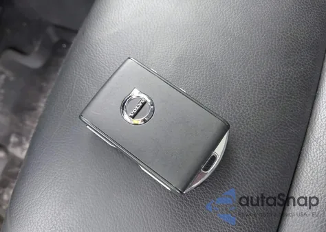 2023 Volvo Xc40 B5 Plus Bright Theme из США, поврежденный, VIN YV4L12UN9P2075643